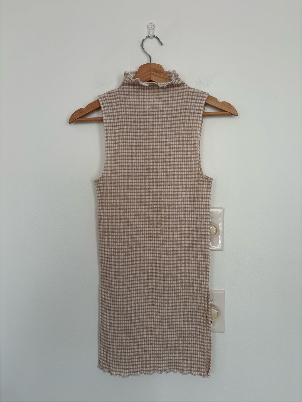 Aritzia || Wilfred Verona Pant and Tank Set Seersucker Tan Cream Small - Picture 5 of 8